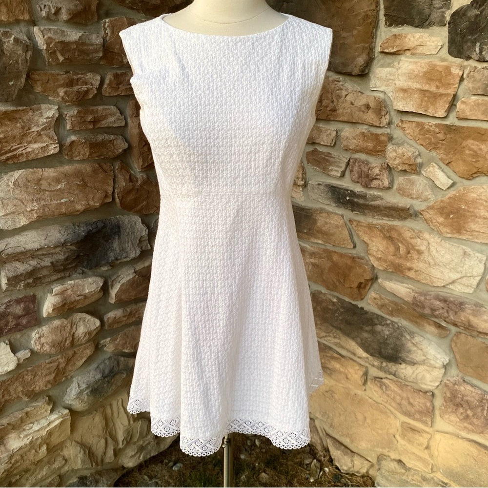 Arthur Levine Tahari Sleeveless Dress - Picture 5 of 16